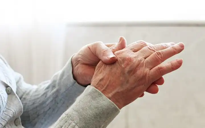 Tác hại của bệnh xương khớp: Đừng để một cơn đau nhỏ hủy hoại cuộc sống